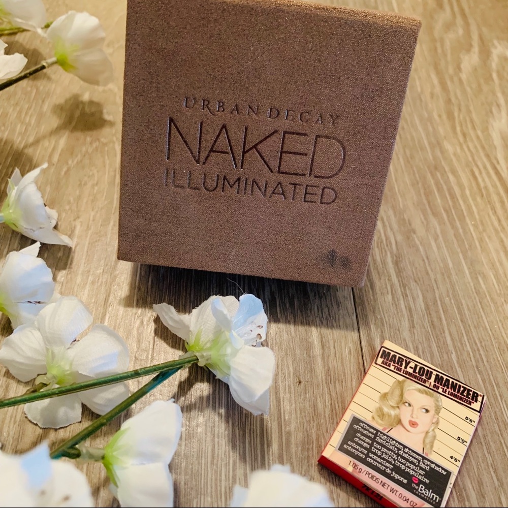 NAKED Illuminated Shimmering Powder + Free Gift